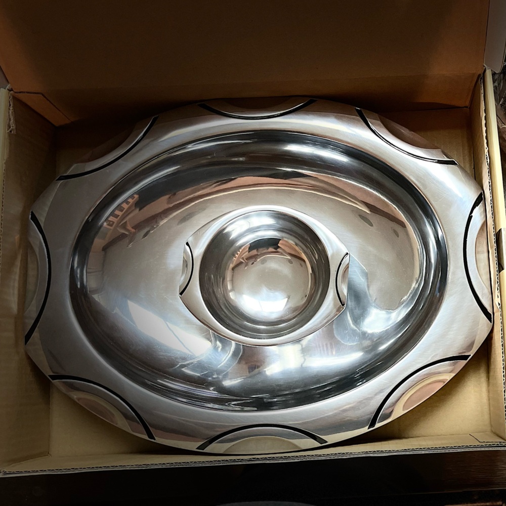 New In Box Lenox SCOOP ALUMINUM Chip and Dip Set